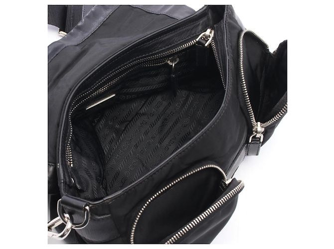Prada Handtasche aus schwarzem Nylon und Leder - Ansicht 3