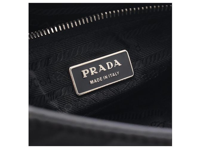 Prada Handtasche aus schwarzem Nylon und Leder - Ansicht 4