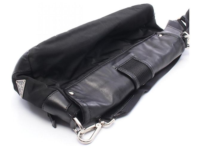 Prada Handtasche aus schwarzem Nylon und Leder - Ansicht 6