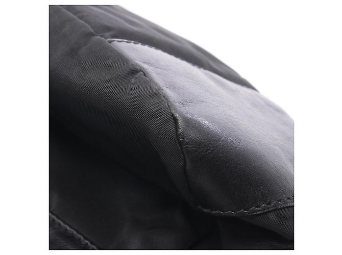Prada Handtasche aus schwarzem Nylon und Leder - Ansicht 7
