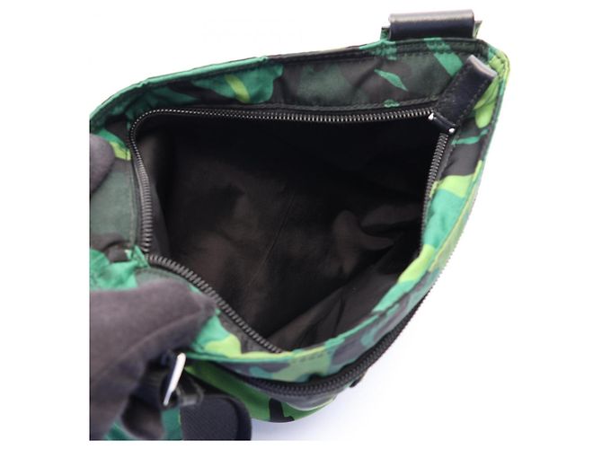 Saffiano Bolso de hombro Prada con logo triangular y camuflaje Negro Verde - vista 3