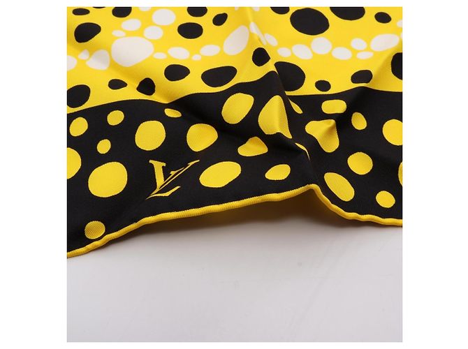 Sciarpa Louis Vuitton LV x YK Carre Infinity Dot Yayo Kusama Nero Bianco Giallo - vista 5