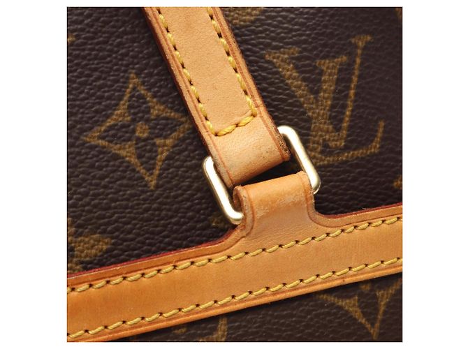 Bolso de hombro Louis Vuitton Coussin GM Monogram Castaño - vista 12