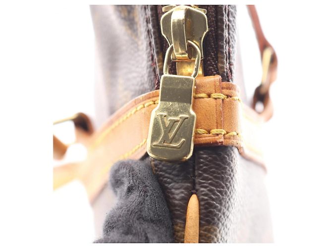 Bolso de hombro Louis Vuitton Coussin GM Monogram Castaño - vista 13