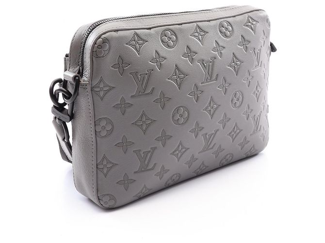 Bolso de hombro Louis Vuitton Trio Messenger Monogram Shadow Castaño - vista 2