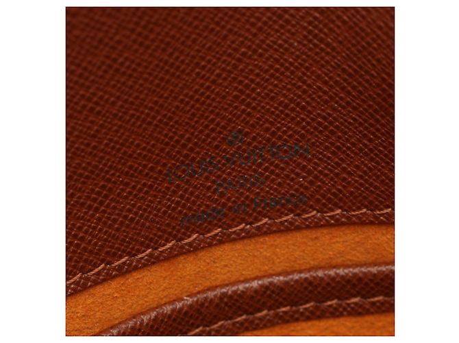 Bolsa de Ombro Louis Vuitton Musette Tango Monogram Marrom Monograma - vista 4
