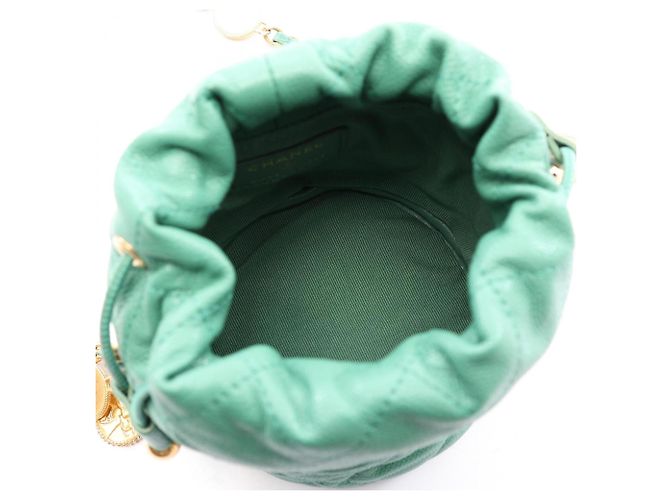 Timeless Borsa mini bucket Chanel Matelassé con coulisse in Green Verde - vista 3