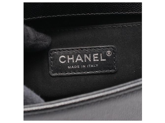 Borsa a tracolla Chanel Boy Small in nero - vista 4