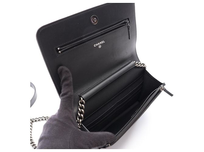 Borsa a tracolla Chanel Boy Matelassé Nero - vista 3
