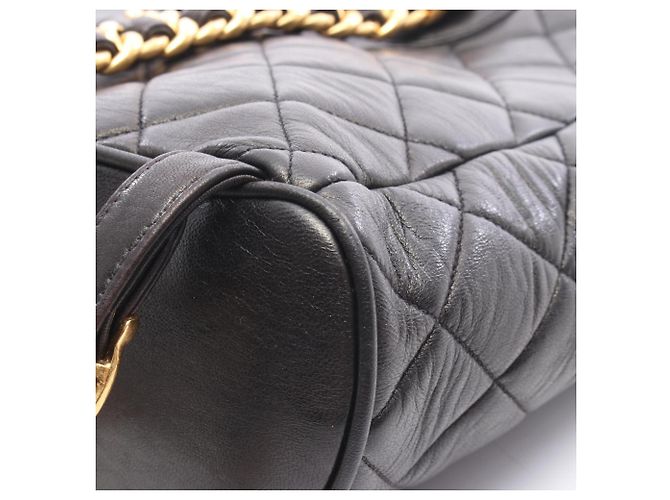 Chanel Matelassé Rucksack/Handtasche aus schwarzem Leder - Ansicht 7