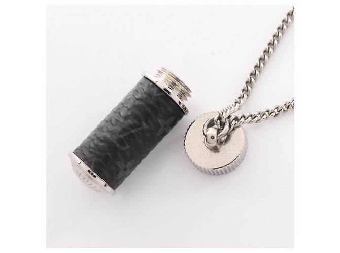Louis Vuitton Collier Charms Monogram Eclipse Necklace Preto Prata - vista 8