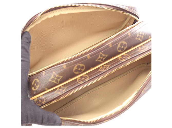 Bolsa de Ombro Louis Vuitton Reporter PM Monogram Marrom Monograma - vista 3