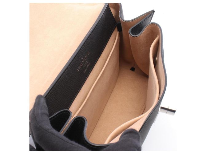 Sac à main 2-Way Louis Vuitton Lockme Ever BB Noir - vue 3