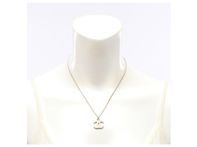 Colar Coco Mark da Chanel Branco Dourado - vista 4