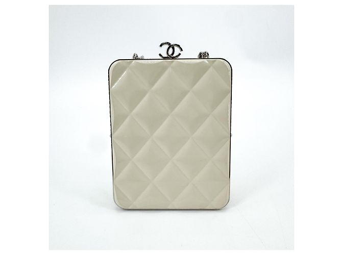 Clutch Chanel CC Frame com corrente em pele de cordeiro acolchoada e plexiglass Bege - vista 2