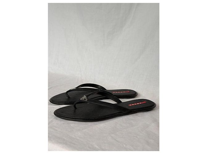 Chanclas de goma negra con logo de placa de Prada Negro - vista 3