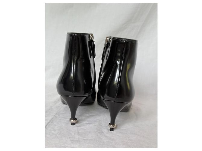 Botines de puntera reforzada en piel charol negra Chanel Negro - vista 7