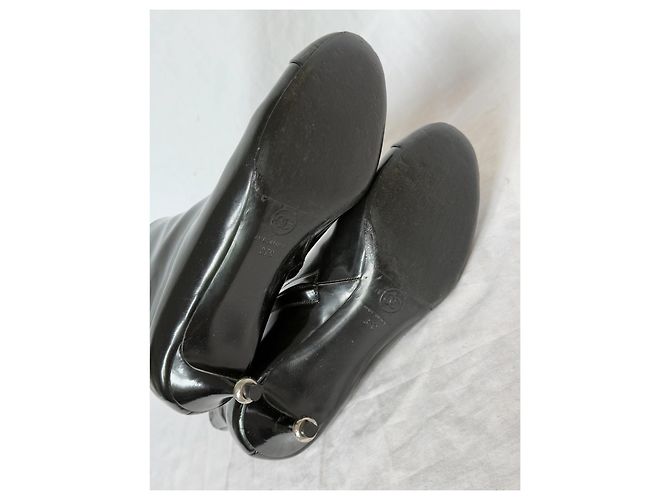 Botines de puntera reforzada en piel charol negra Chanel Negro - vista 9