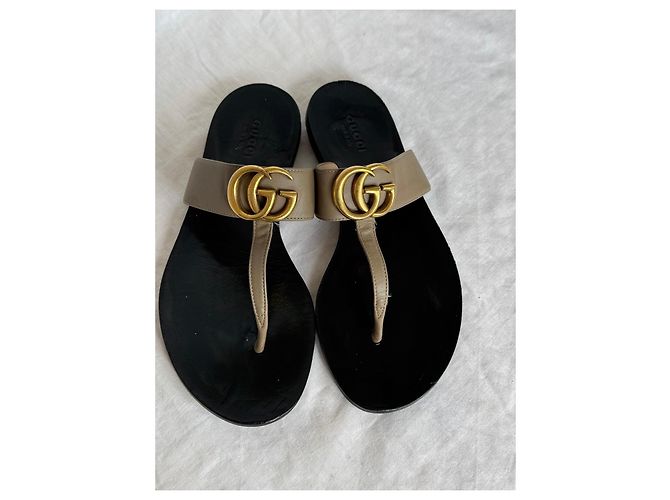 Sandali thong Gucci Double GG Marmont Beige Nero D'oro - vista 3