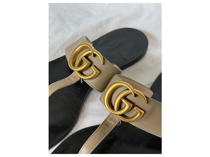 Sandali thong Gucci Double GG Marmont Beige Nero D'oro - vista 8