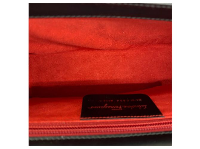 Borsa a spalla media in pelle embossed Gancini Salvatore Ferragamo Nero - vista 9