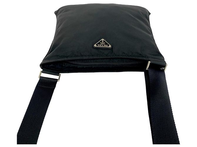 Sac à épaule en nylon Prada avec plaque logo triangle Noir - vue 4