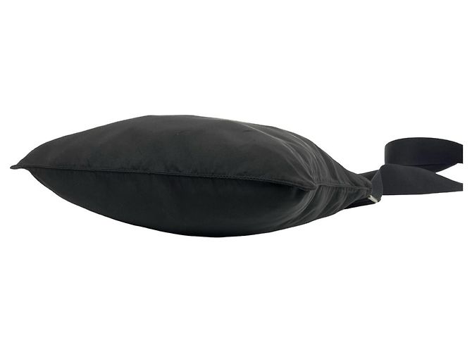 Sac à épaule en nylon Prada avec plaque logo triangle Noir - vue 8