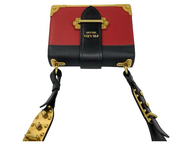 Prada Cahier Mini-Schultertasche aus Leder mit Logo-Hardware Schwarz Rot Golden - Ansicht 4