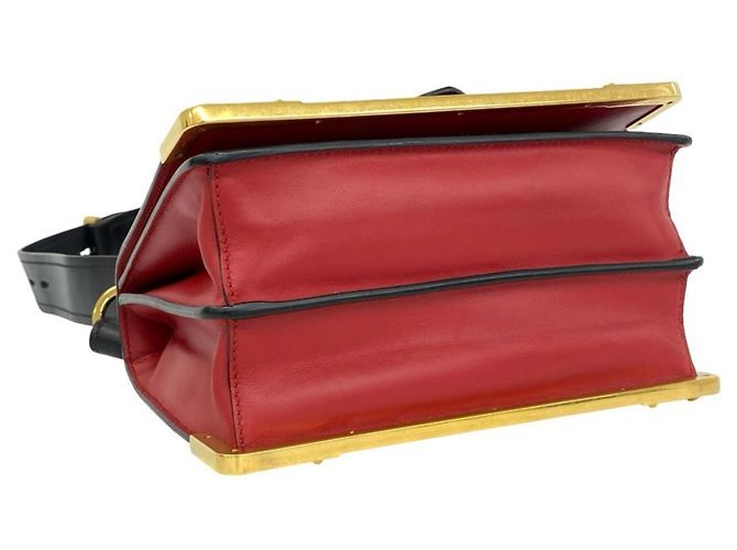 Prada Cahier Mini-Schultertasche aus Leder mit Logo-Hardware Schwarz Rot Golden - Ansicht 7