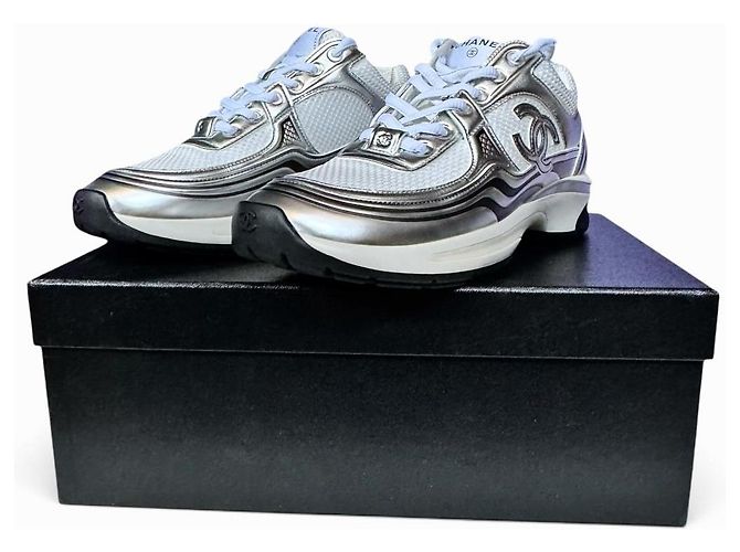 Baskets Chanel Argent et Blanc Argenté - vue 13