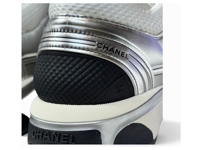 Baskets Chanel Argent et Blanc Argenté - vue 19