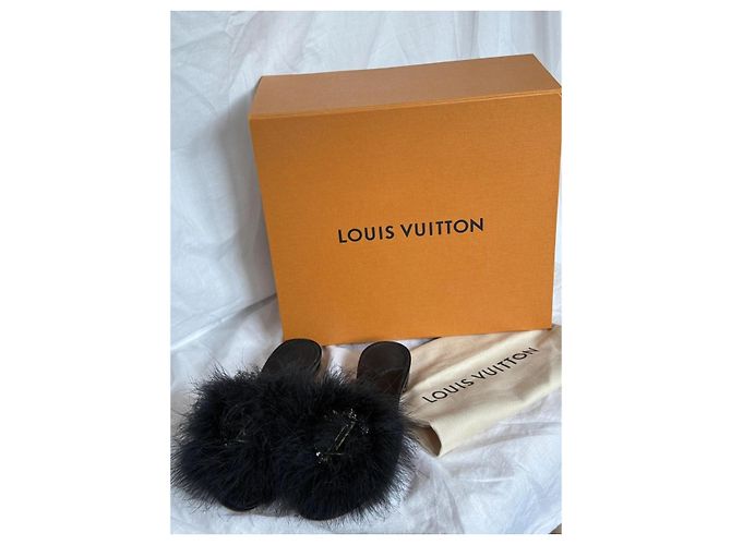 Louis Vuitton Marabou Crystal LV Feathers Marilyn Mule Slip On Sandals Nero - vista 2
