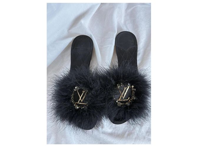 Louis Vuitton Marabou Crystal LV Feathers Marilyn Mule Slip On Sandals Nero - vista 3