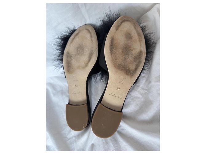 Louis Vuitton Marabou Crystal LV Feathers Marilyn Mule Slip On Sandals Nero - vista 8