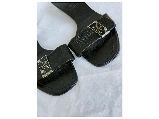 Sandali slide Prada in pelle nera con dettaglio fibbia Nero - vista 4