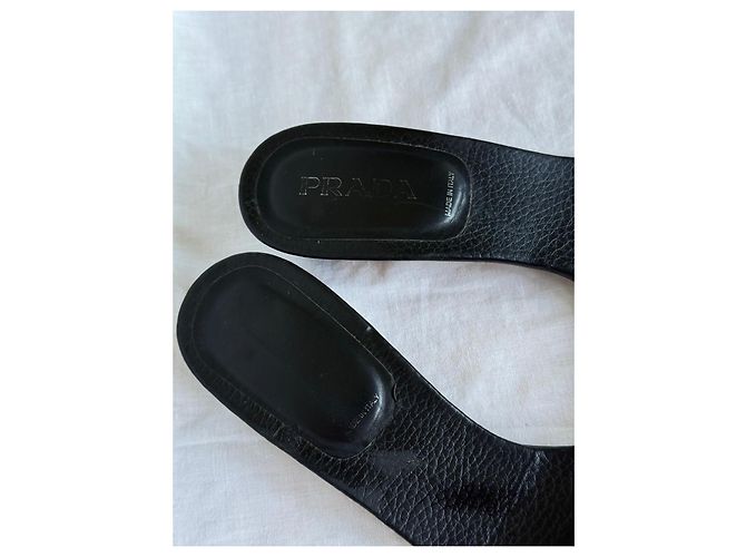 Sandali slide Prada in pelle nera con dettaglio fibbia Nero - vista 6