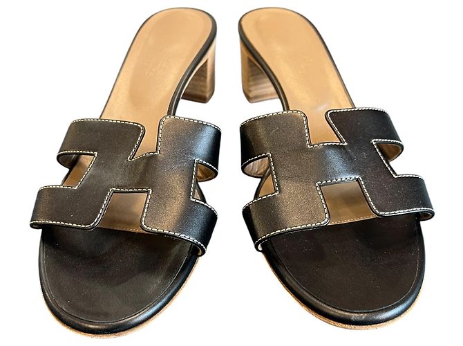 Hermès Sandali con tacco Hermes in pelle nera - vista 2