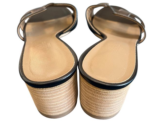 Hermès Sandali con tacco Hermes in pelle nera - vista 4