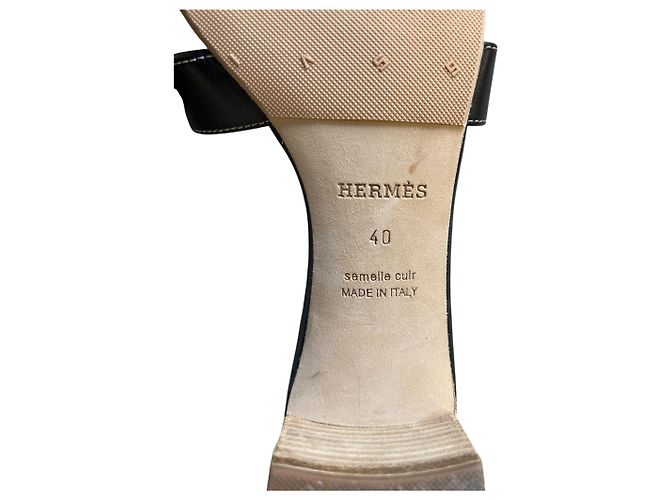 Hermès Sandali con tacco Hermes in pelle nera - vista 7