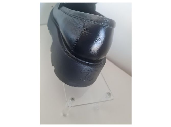 Chanel Loafer aus schwarzem Lackleder mit Profilsohle - Ansicht 10