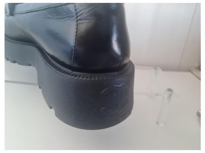 Chanel Loafer aus schwarzem Lackleder mit Profilsohle - Ansicht 13