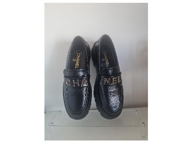Chanel Loafer aus schwarzem Lackleder mit Profilsohle - Ansicht 15