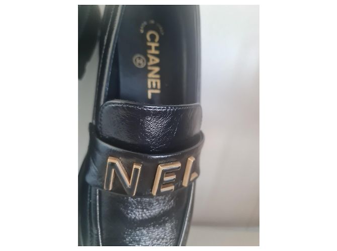Chanel Loafer aus schwarzem Lackleder mit Profilsohle - Ansicht 3