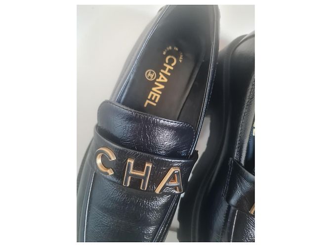 Chanel Loafer aus schwarzem Lackleder mit Profilsohle - Ansicht 4