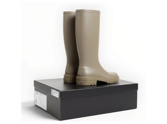 Chanel CC Rubber Rain Boots Beige - view 9