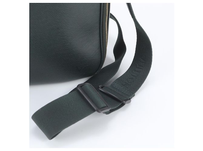 Borsa a tracolla Louis Vuitton Taiga Tura in pelle - vista 2