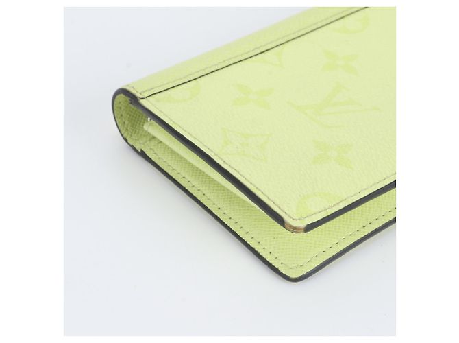 Louis Vuitton RFID-Protected Taigarama Portefeuille Brazza Long Wallet - vista 4