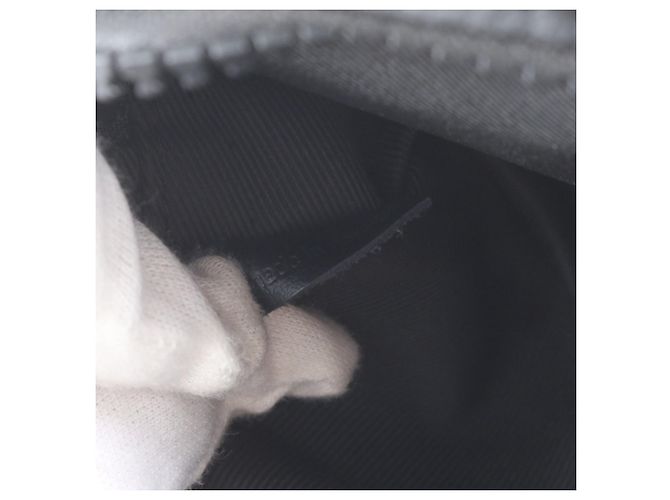 Pochette Volga Louis Vuitton en cuir Taurillon Monogram Noir - vue 10
