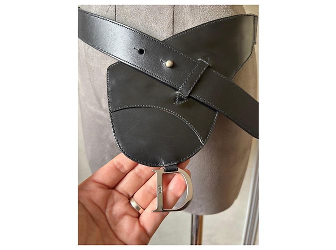 Christian Dior Ledergürtel mit Saddle-Tasche Schwarz - Ansicht 4