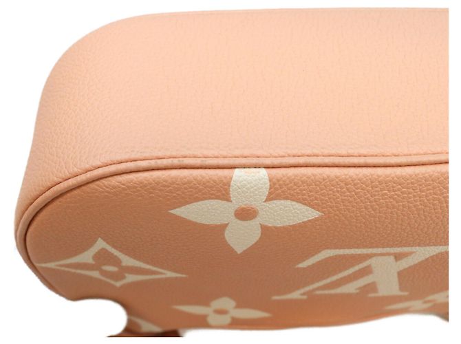 Borsa a tracolla Louis Vuitton Bicolor Empreinte Rose Trianon Bagatelle NM Rosa - vista 10